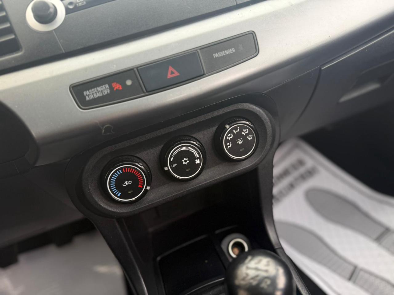 2011 Mitsubishi Lancer SE Photo