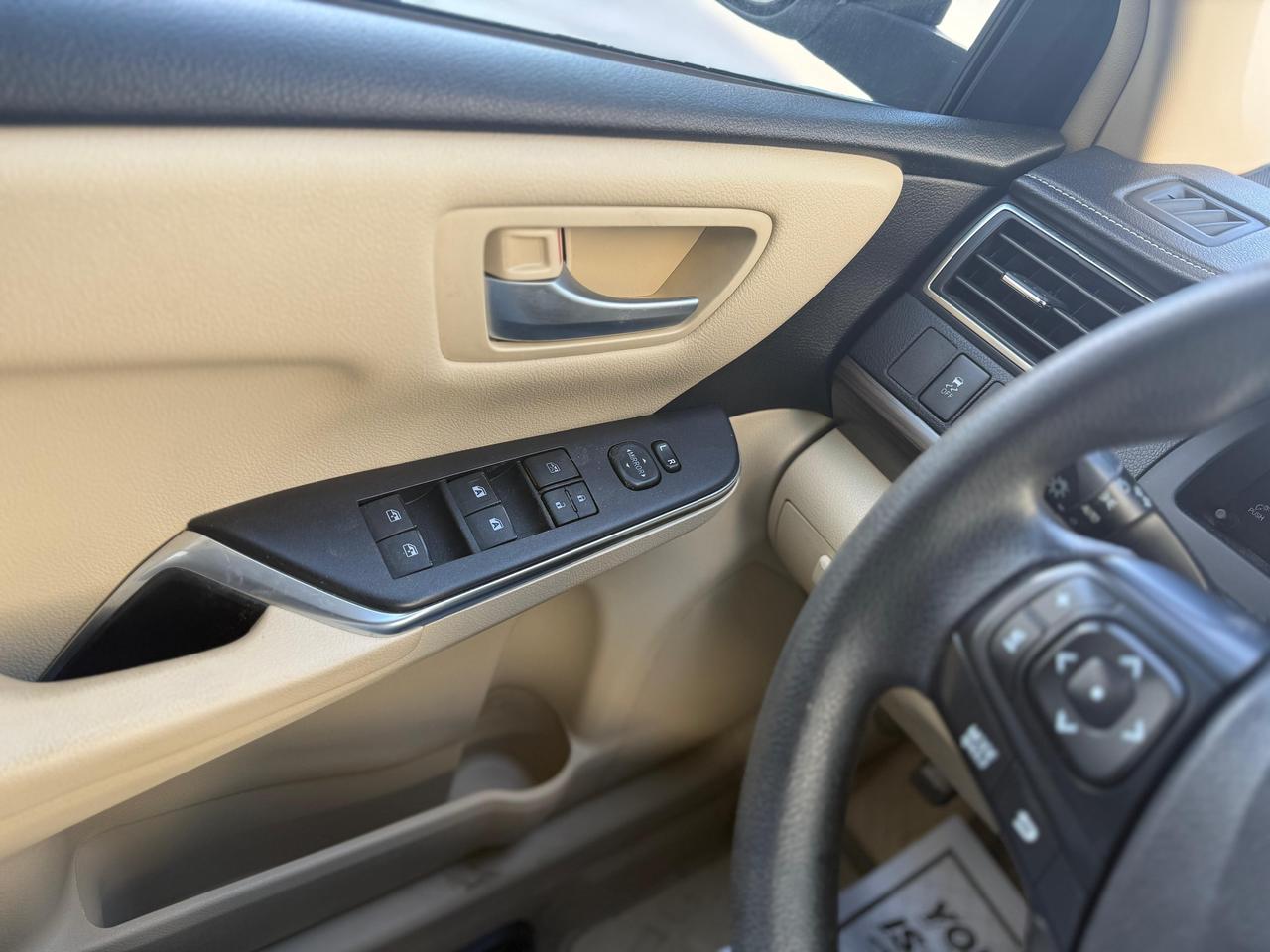 2017 Toyota Camry LE Photo