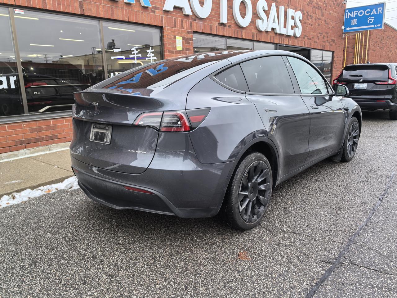 2023 Tesla Model Y LONG RANGE Photo3
