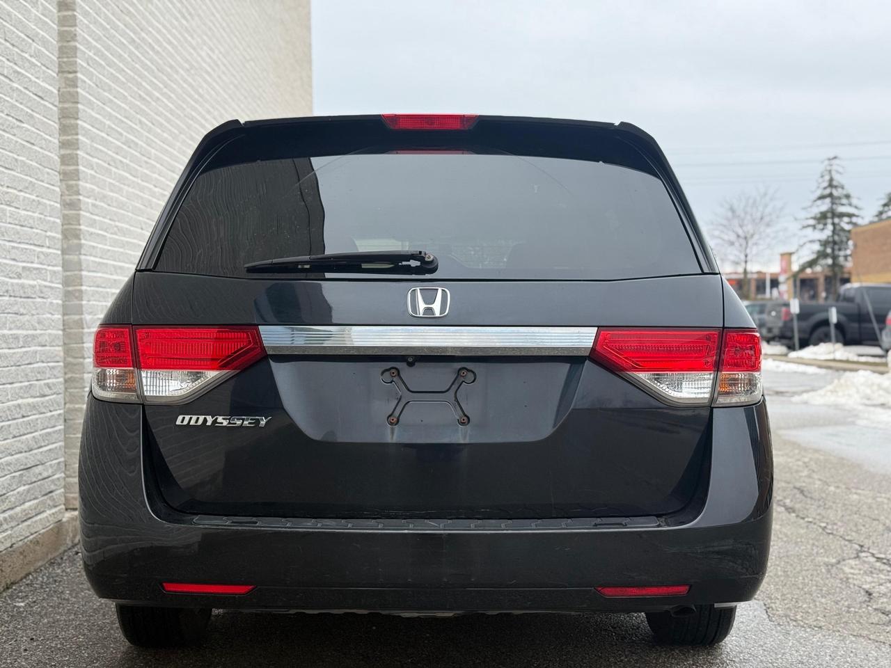 2015 Honda Odyssey LX Photo