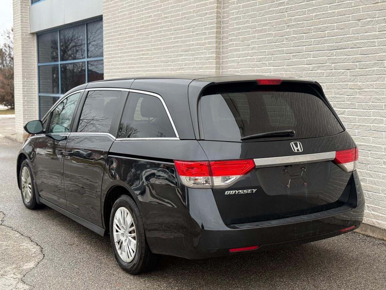 2015 Honda Odyssey LX Photo