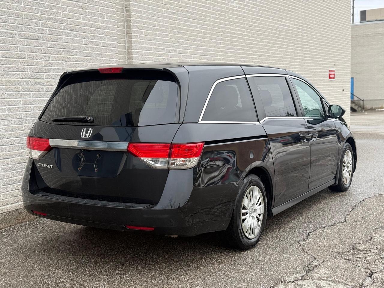 2015 Honda Odyssey LX Photo