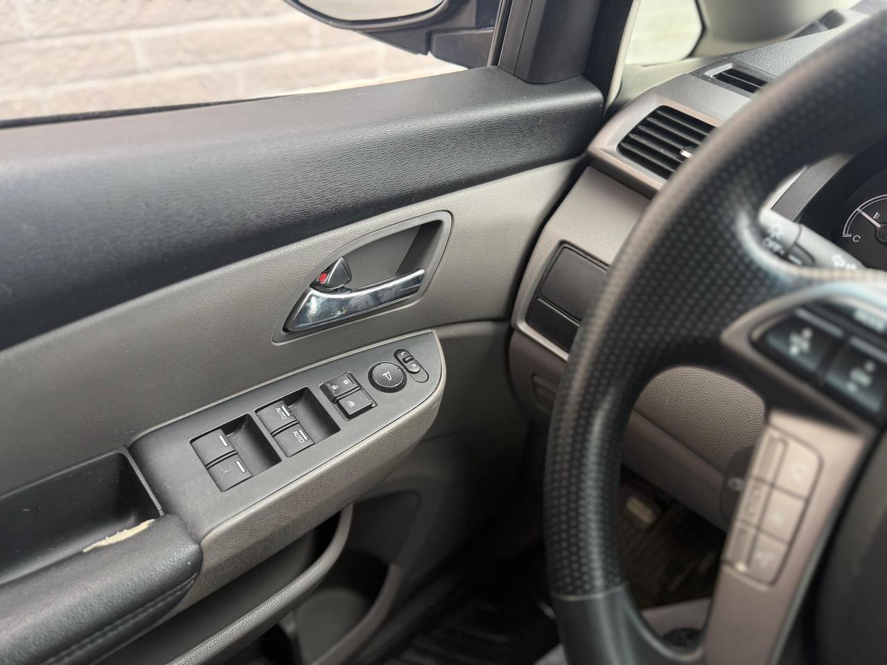 2015 Honda Odyssey LX Photo