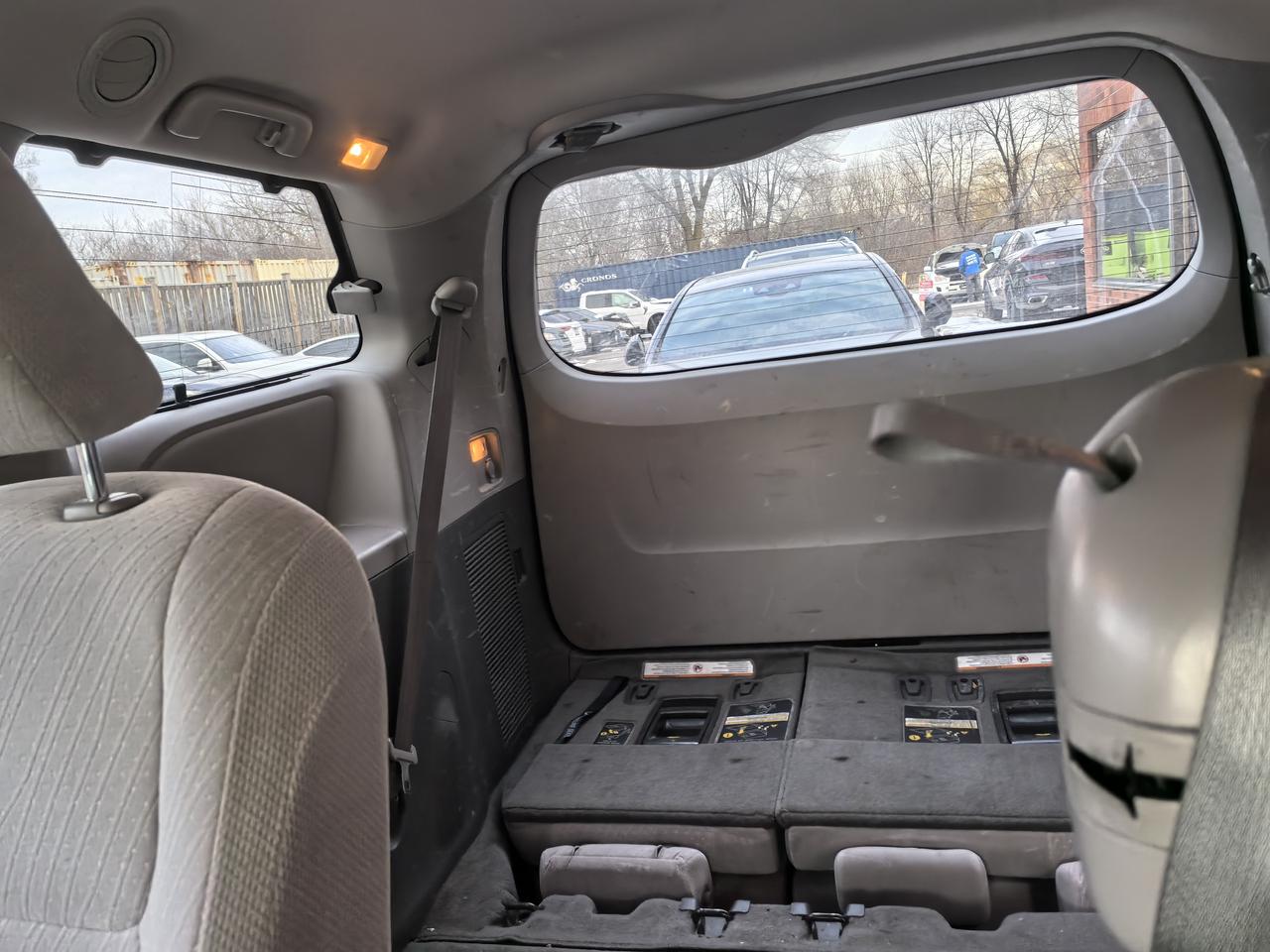 2017 Toyota Sienna LE Photo