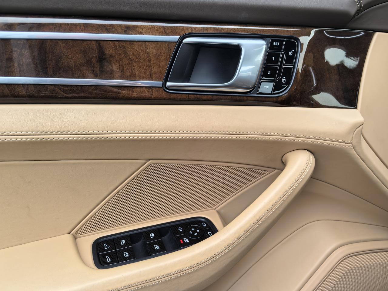 2017 Porsche Panamera 4S Photo