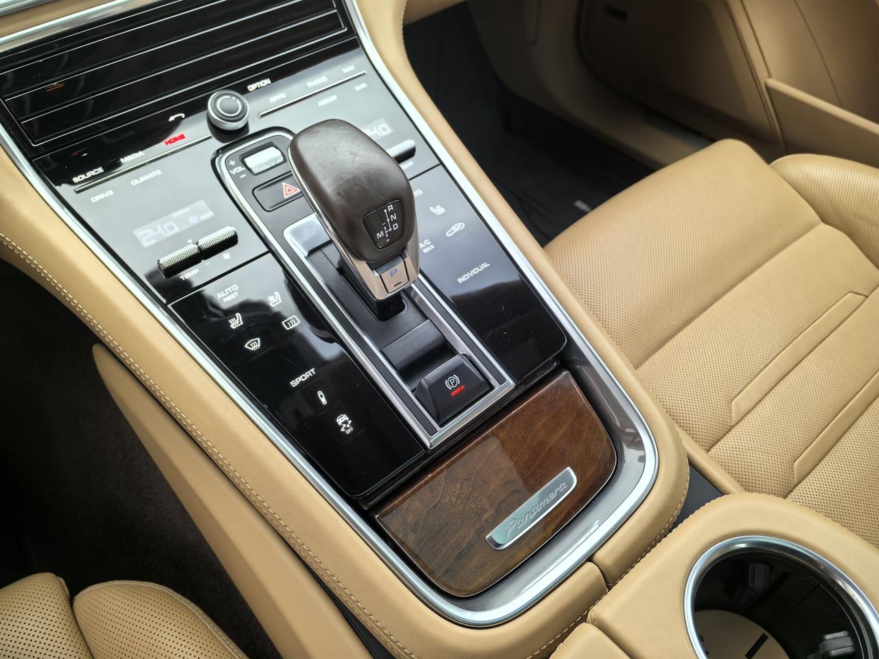 2017 Porsche Panamera 4S Photo