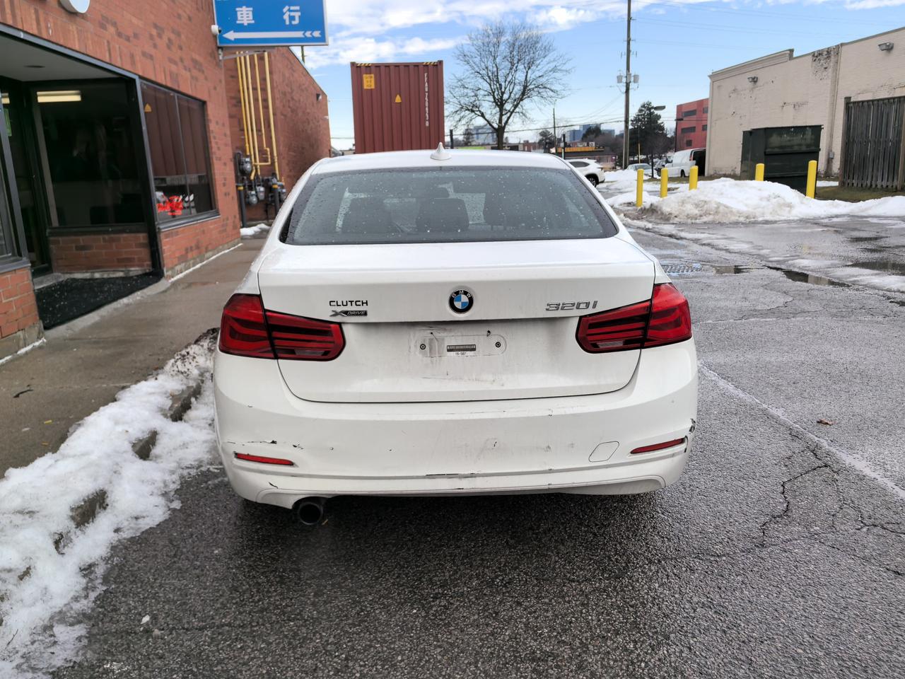 2016 BMW 3-Series 320i xDrive Photo4