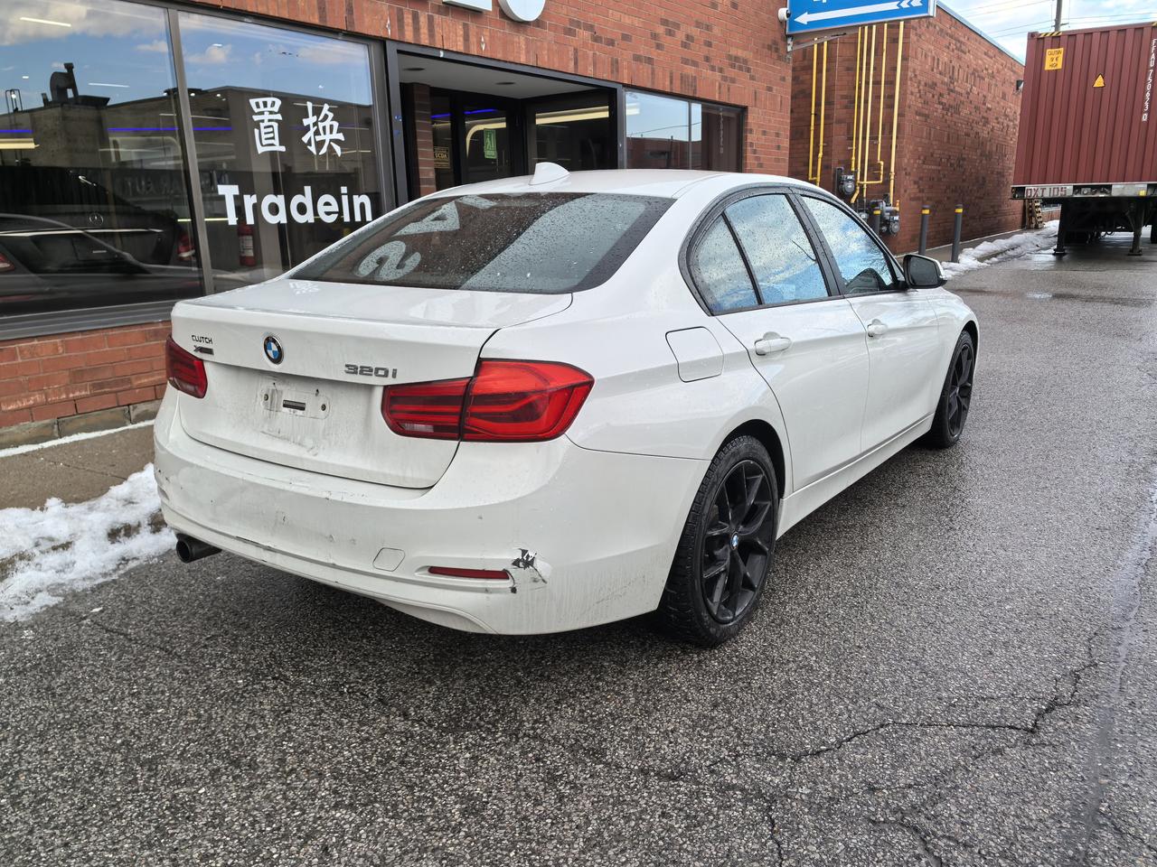 2016 BMW 3-Series 320i xDrive Photo3