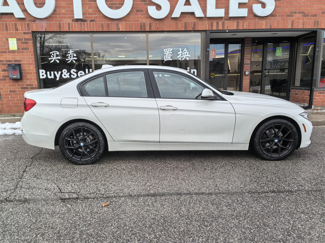 2016 BMW 3-Series 320i xDrive Photo2