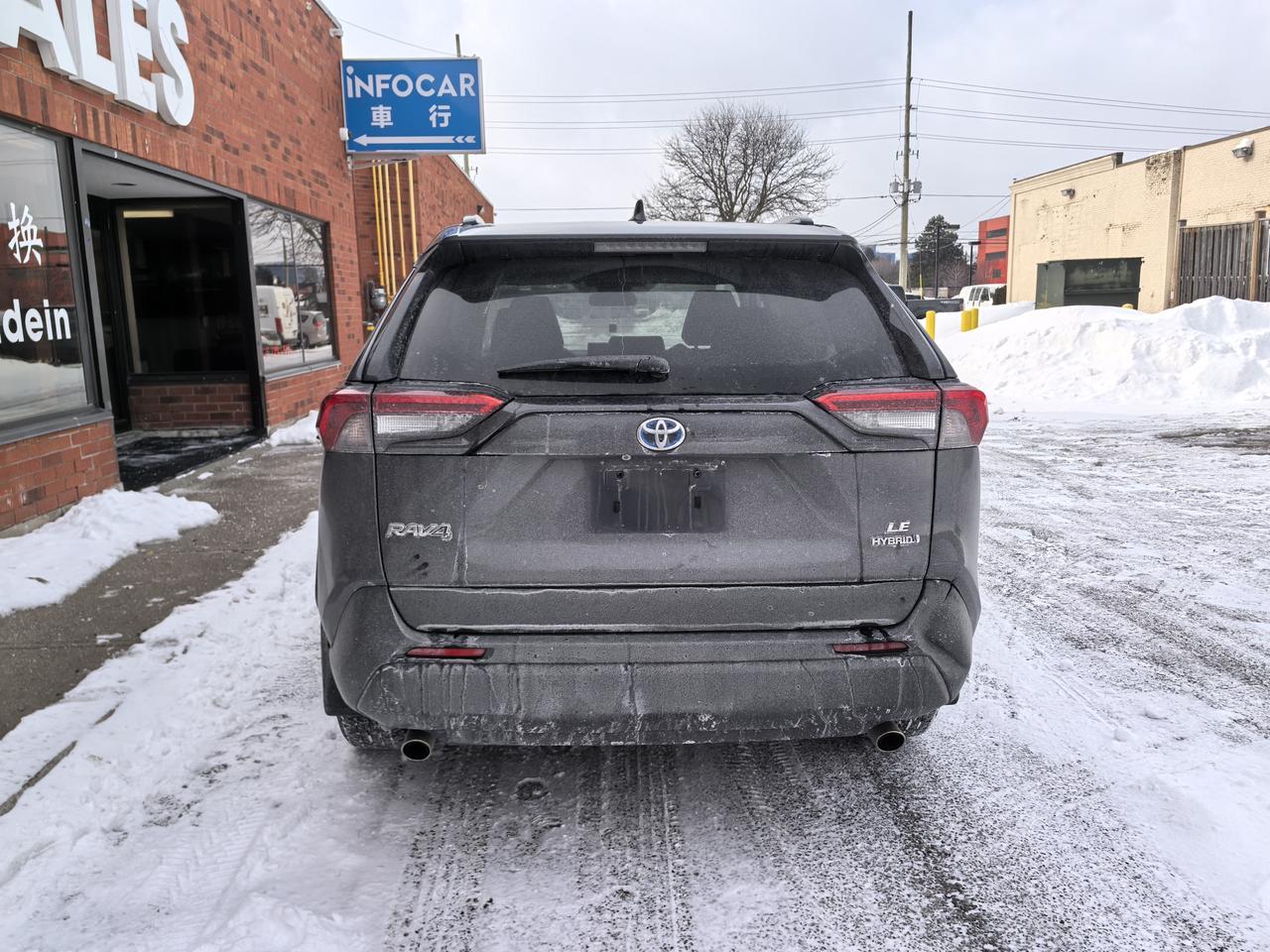 2022 Toyota RAV4 Hybrid LE Photo4