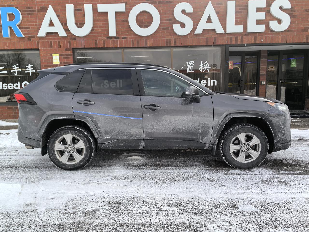 2022 Toyota RAV4 Hybrid LE Photo2