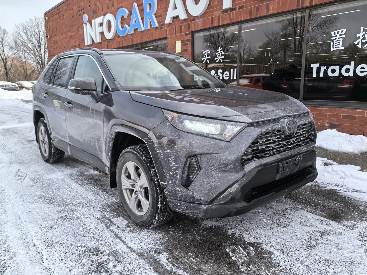 2022 Toyota RAV4 Hybrid LE Photo0