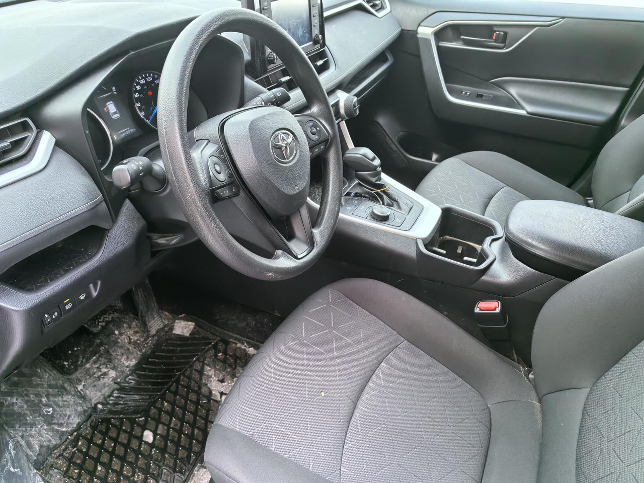 2022 Toyota RAV4 Hybrid LE Photo