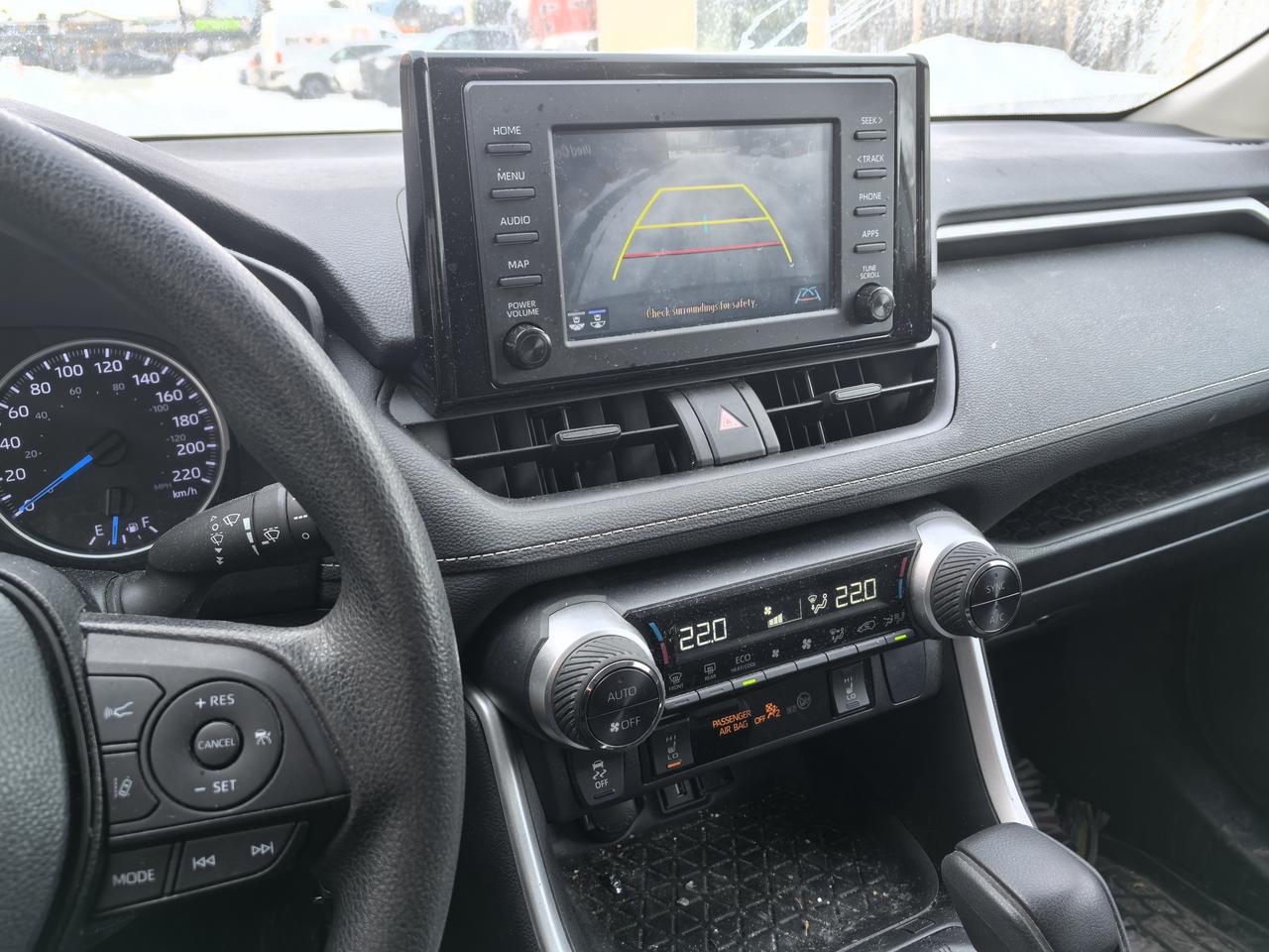 2022 Toyota RAV4 Hybrid LE Photo