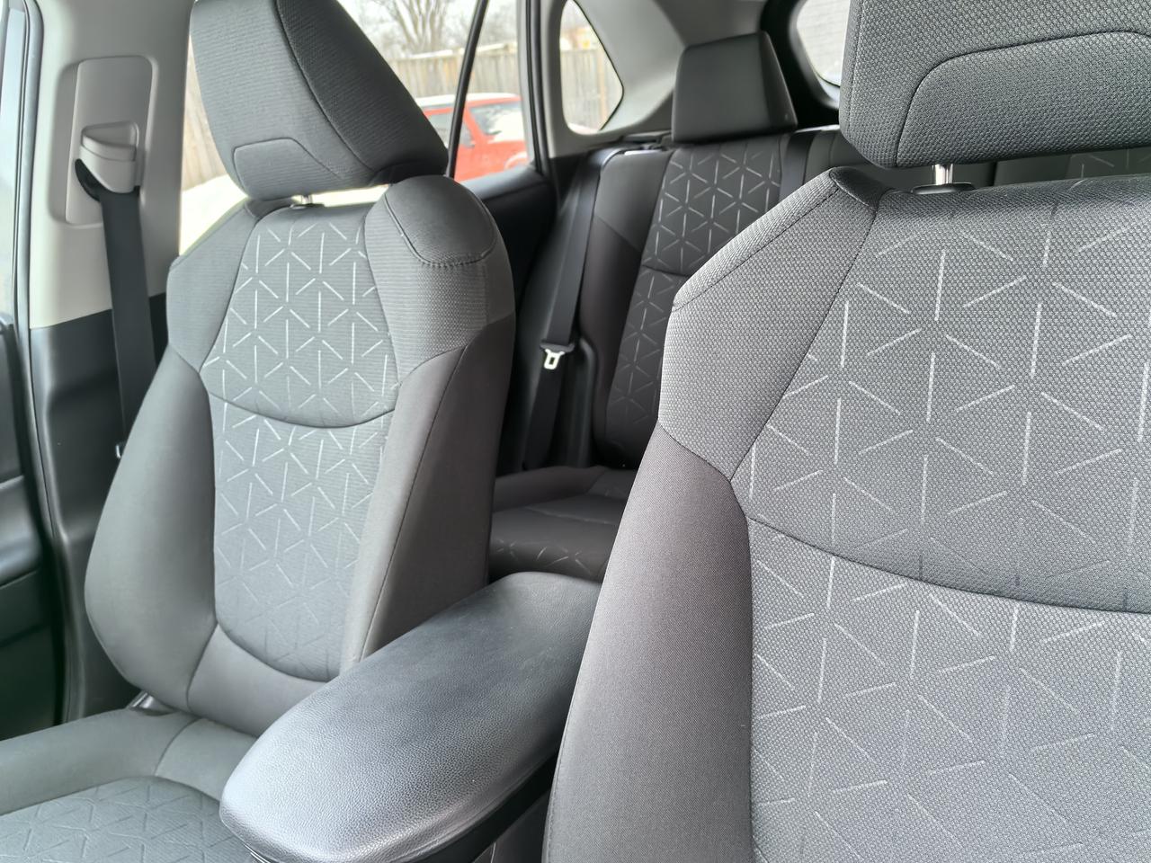 2022 Toyota RAV4 Hybrid LE Photo