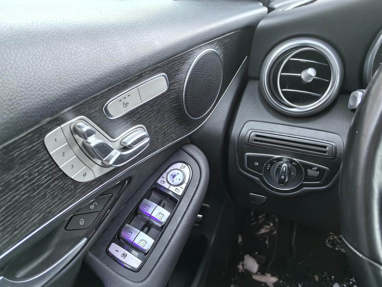 2022 Mercedes-Benz GLC-Class 300 Photo