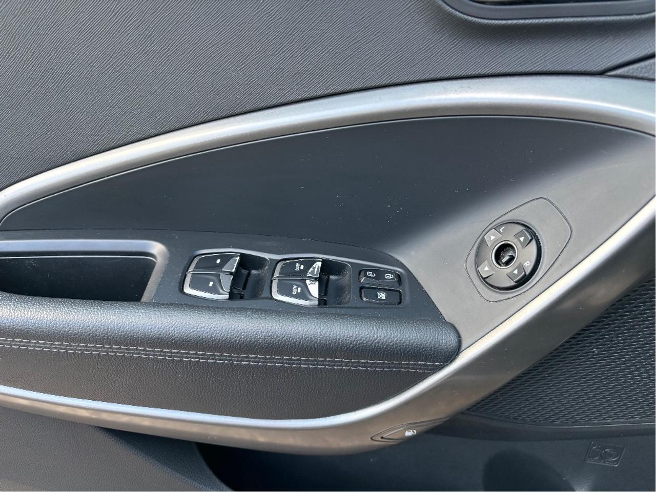 2018 Hyundai Santa Fe Sport 2.4 SE AWD LEATHER PANO ROOF HEATED STEERING Photo