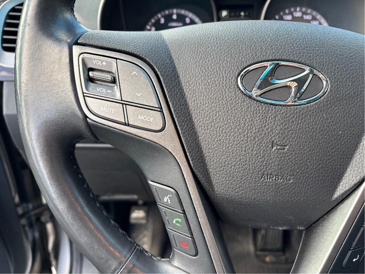 2018 Hyundai Santa Fe Sport 2.4 SE AWD LEATHER PANO ROOF HEATED STEERING Photo