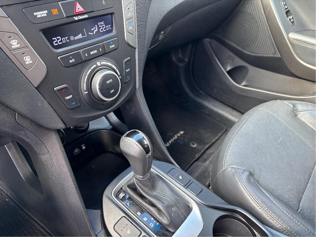 2018 Hyundai Santa Fe Sport 2.4 SE AWD LEATHER PANO ROOF HEATED STEERING Photo