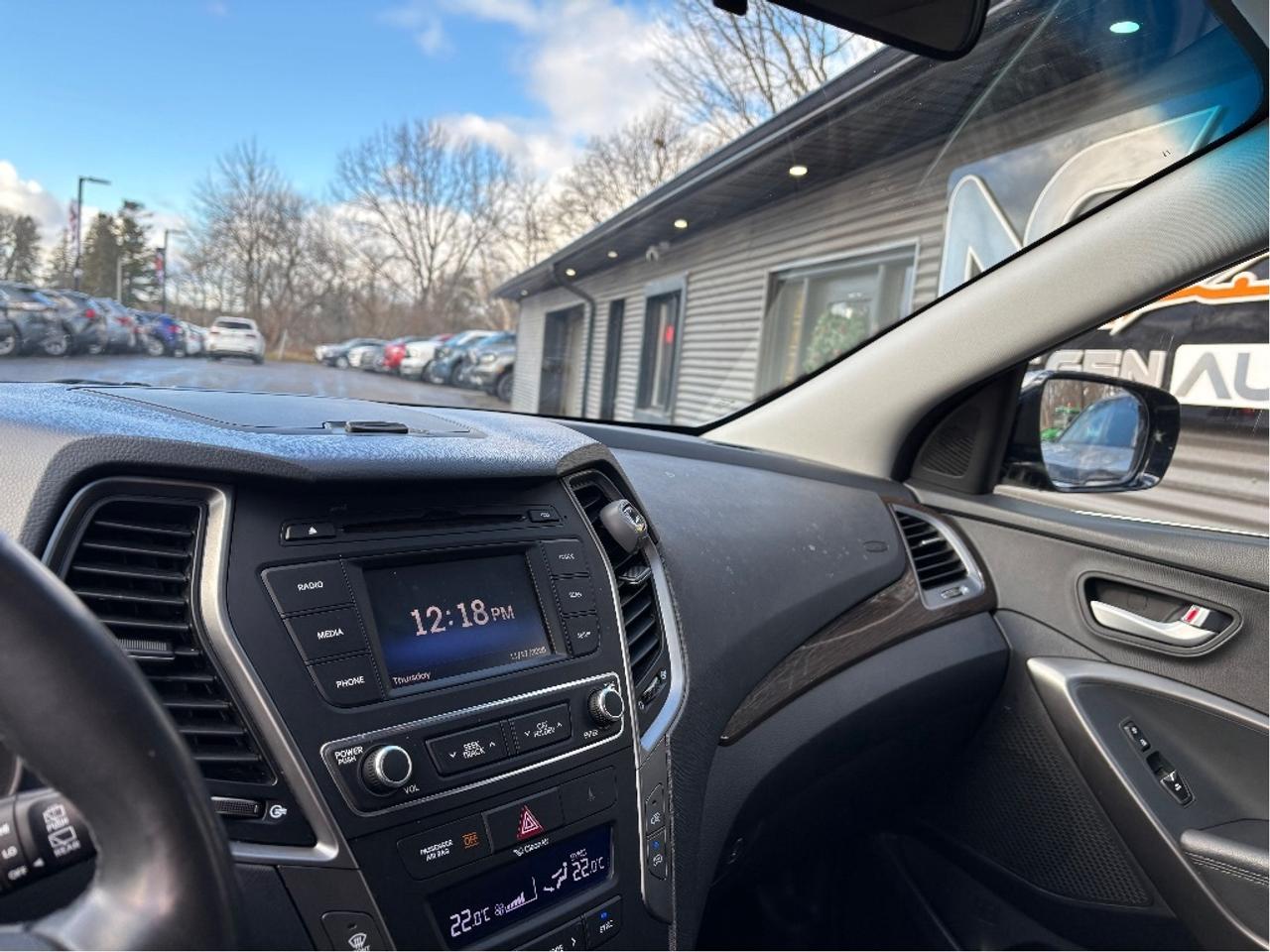 2018 Hyundai Santa Fe Sport 2.4 SE AWD LEATHER PANO ROOF HEATED STEERING Photo