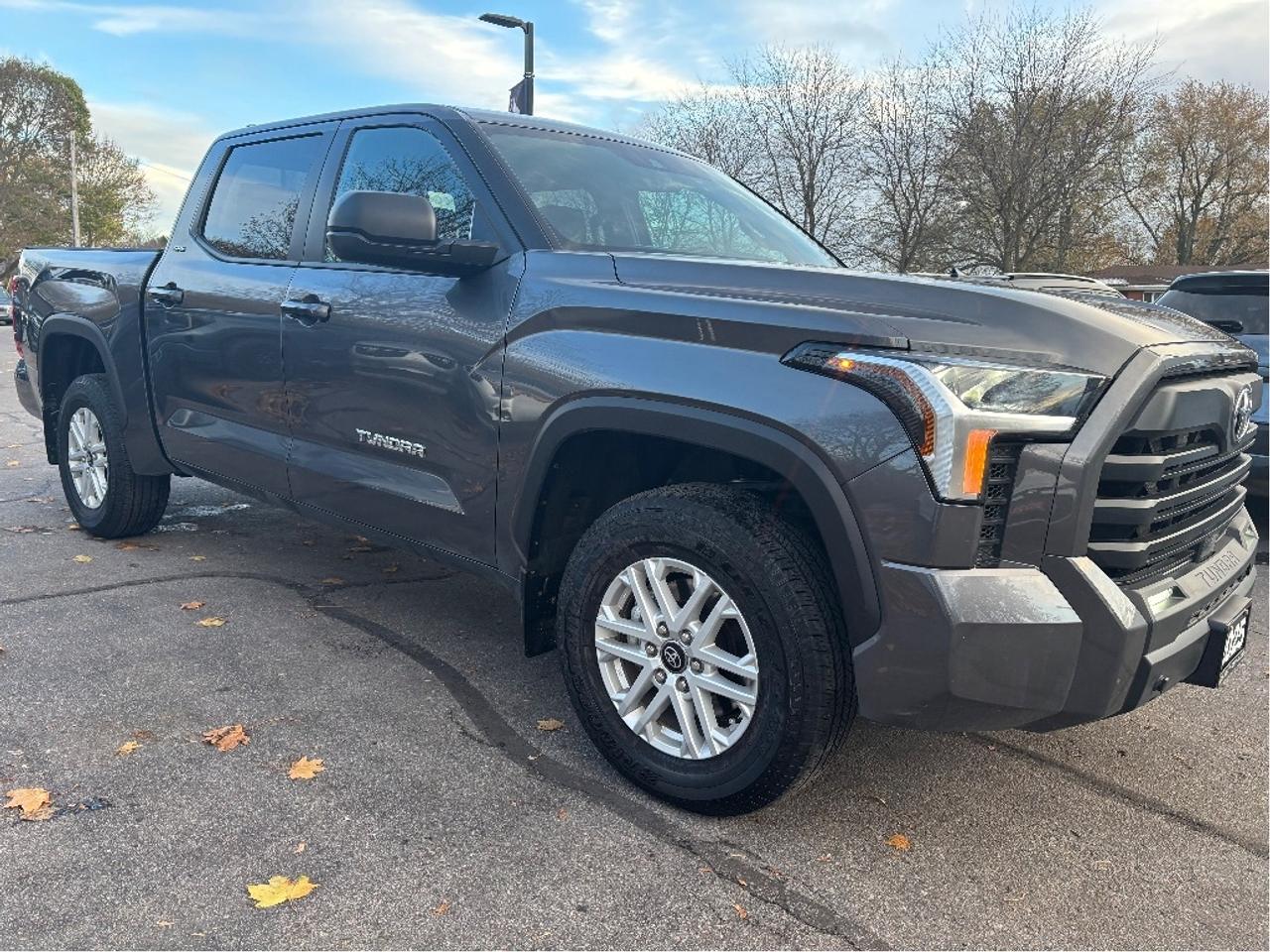 2025 Toyota Tundra SR SR5 PKG HEATED STEERING LOW KMS CLEAN C Photo
