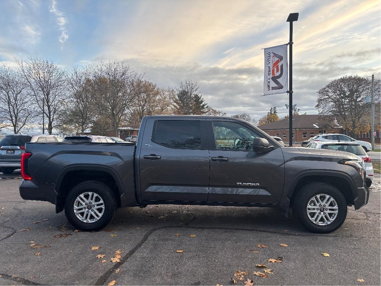 2025 Toyota Tundra SR SR5 PKG HEATED STEERING LOW KMS CLEAN C Photo