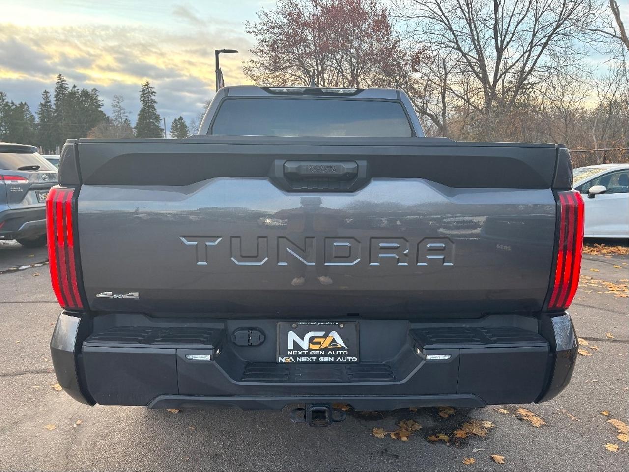 2025 Toyota Tundra SR SR5 PKG HEATED STEERING LOW KMS CLEAN C Photo