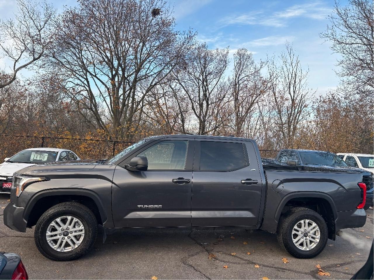 2025 Toyota Tundra SR SR5 PKG HEATED STEERING LOW KMS CLEAN C Photo
