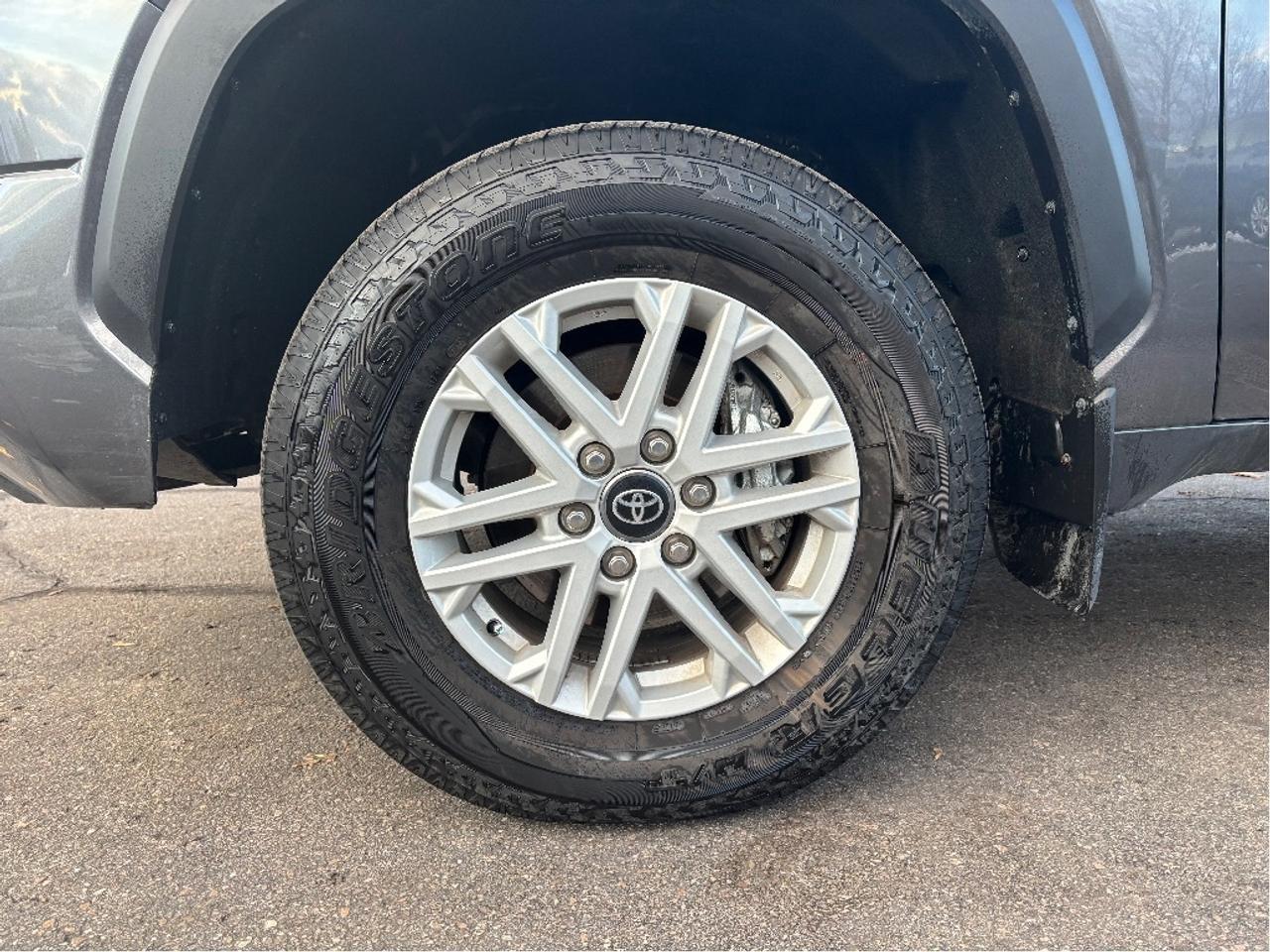 2025 Toyota Tundra SR SR5 PKG HEATED STEERING LOW KMS CLEAN C Photo