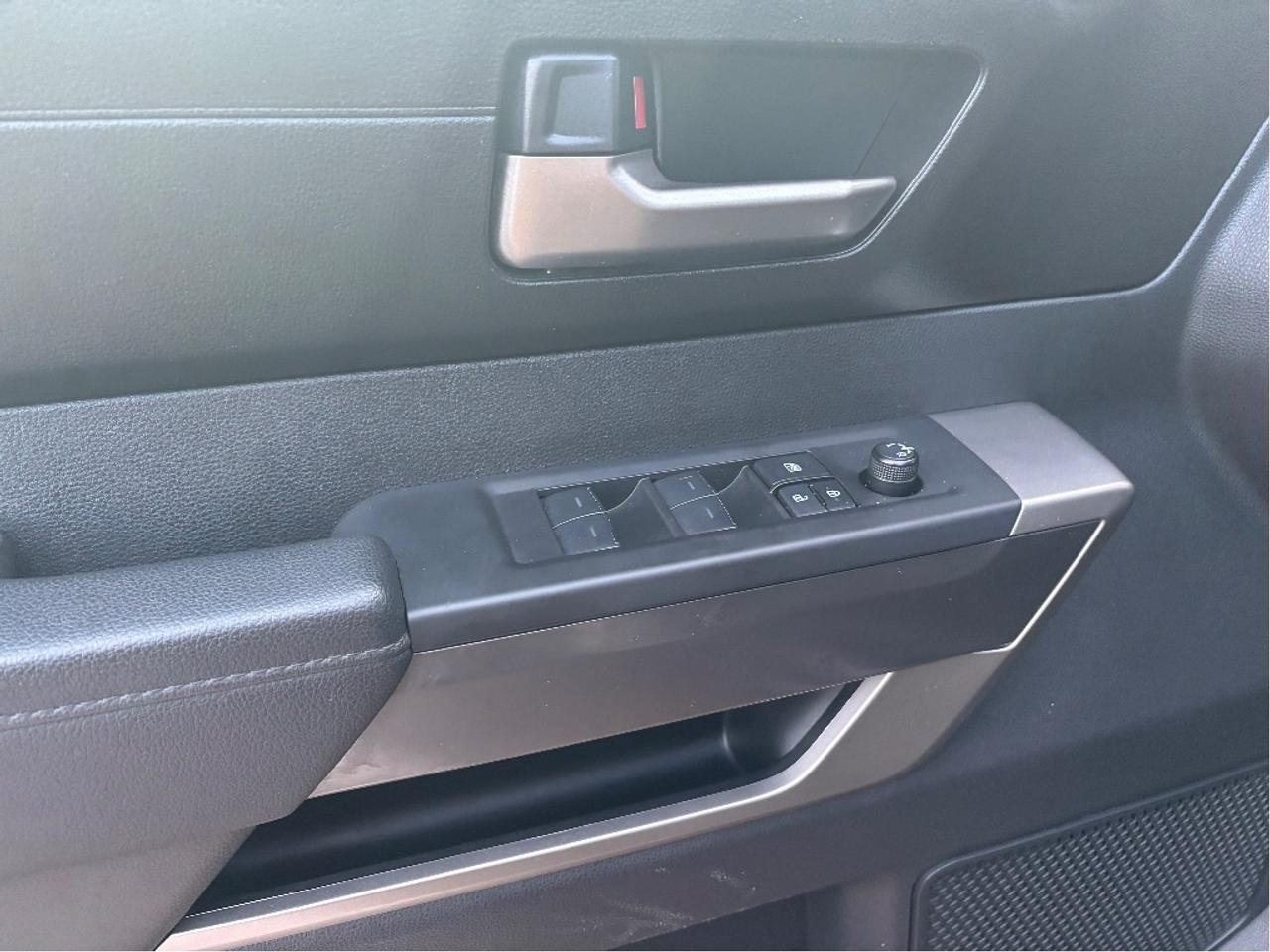 2025 Toyota Tundra SR SR5 PKG HEATED STEERING LOW KMS CLEAN C Photo