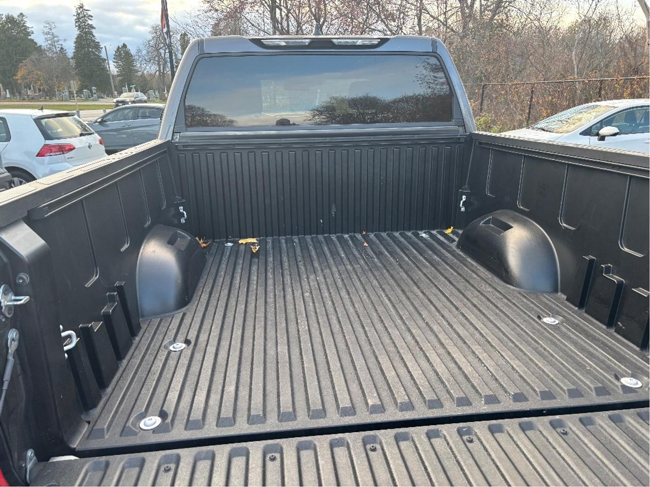 2025 Toyota Tundra SR SR5 PKG HEATED STEERING LOW KMS CLEAN C Photo