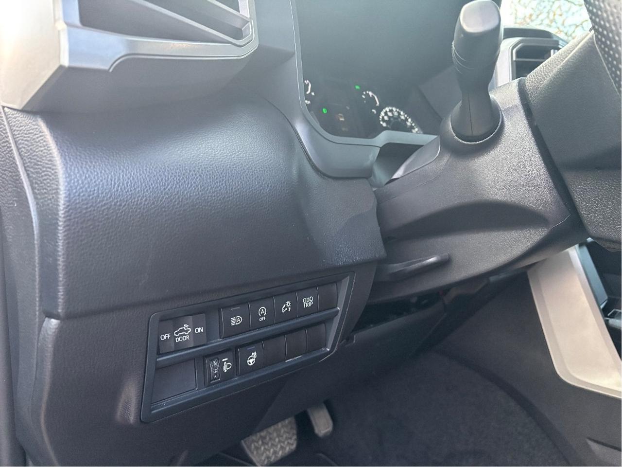 2025 Toyota Tundra SR SR5 PKG HEATED STEERING LOW KMS CLEAN C Photo