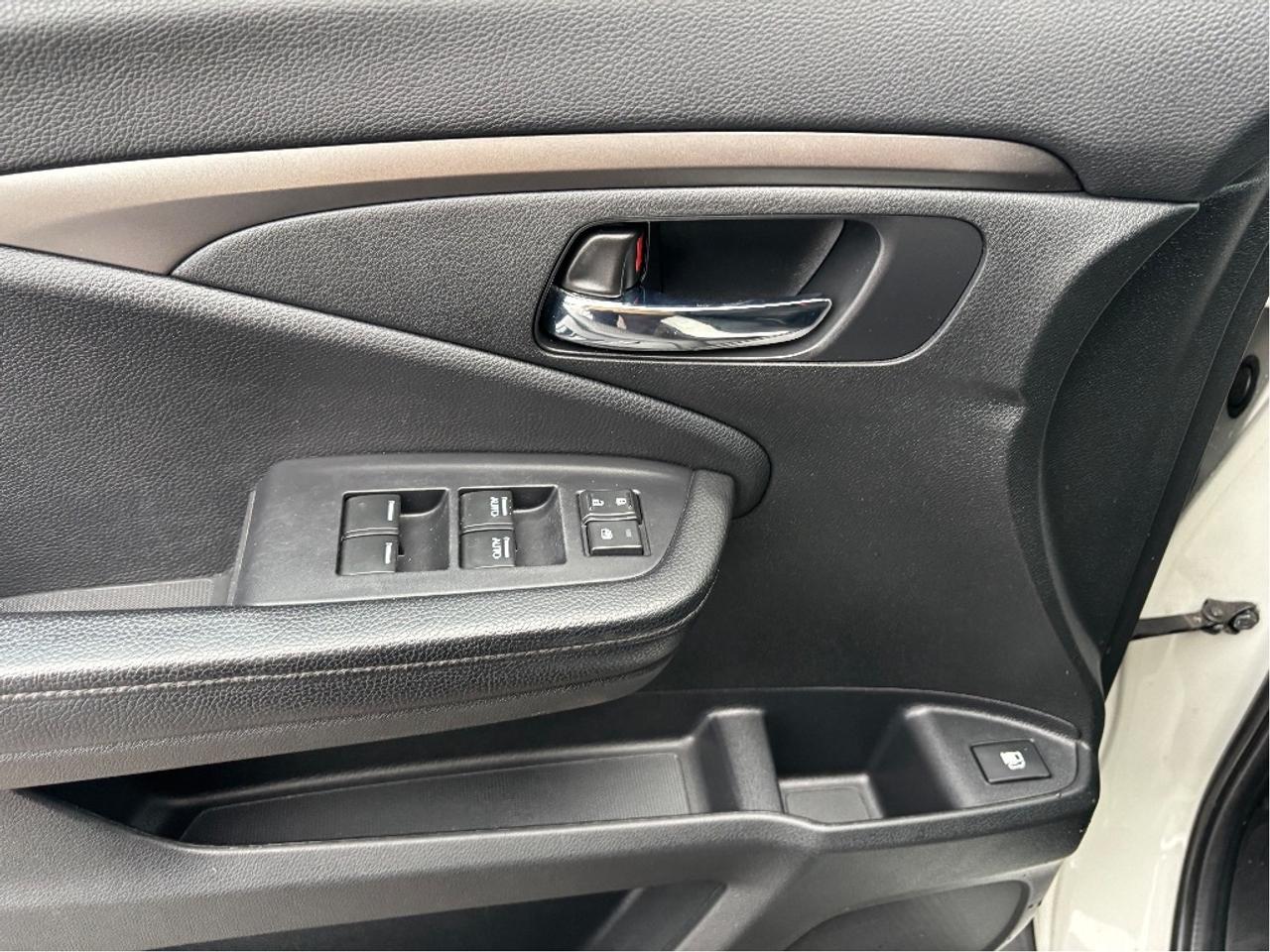 2019 Honda Pilot EX AWD 8 PASS ROOF CARPLAY ADVANCED SAFETY Photo