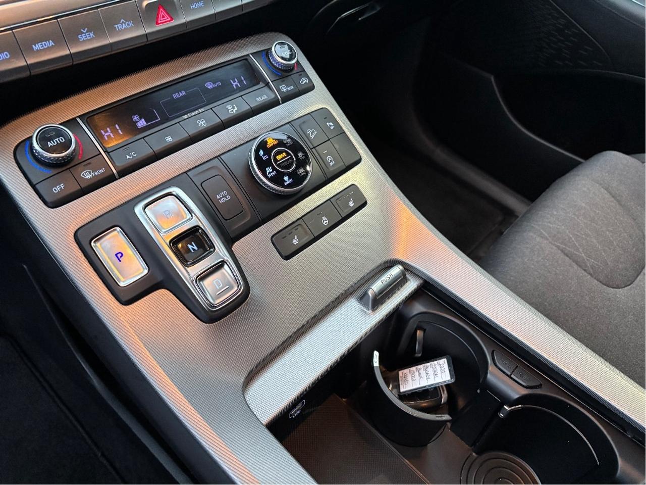 2020 Hyundai PALISADE Preferred AWD 8 PASS ROOF ONE OWNER Photo