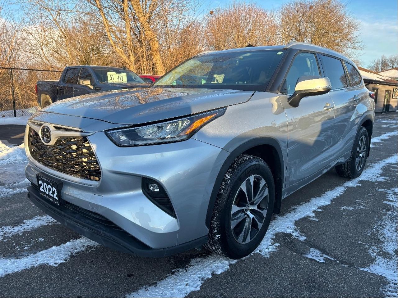 2022 Toyota Highlander XLE PREMIUM AWD 8 PASS LEATHER ROOF ONE OWNER Photo