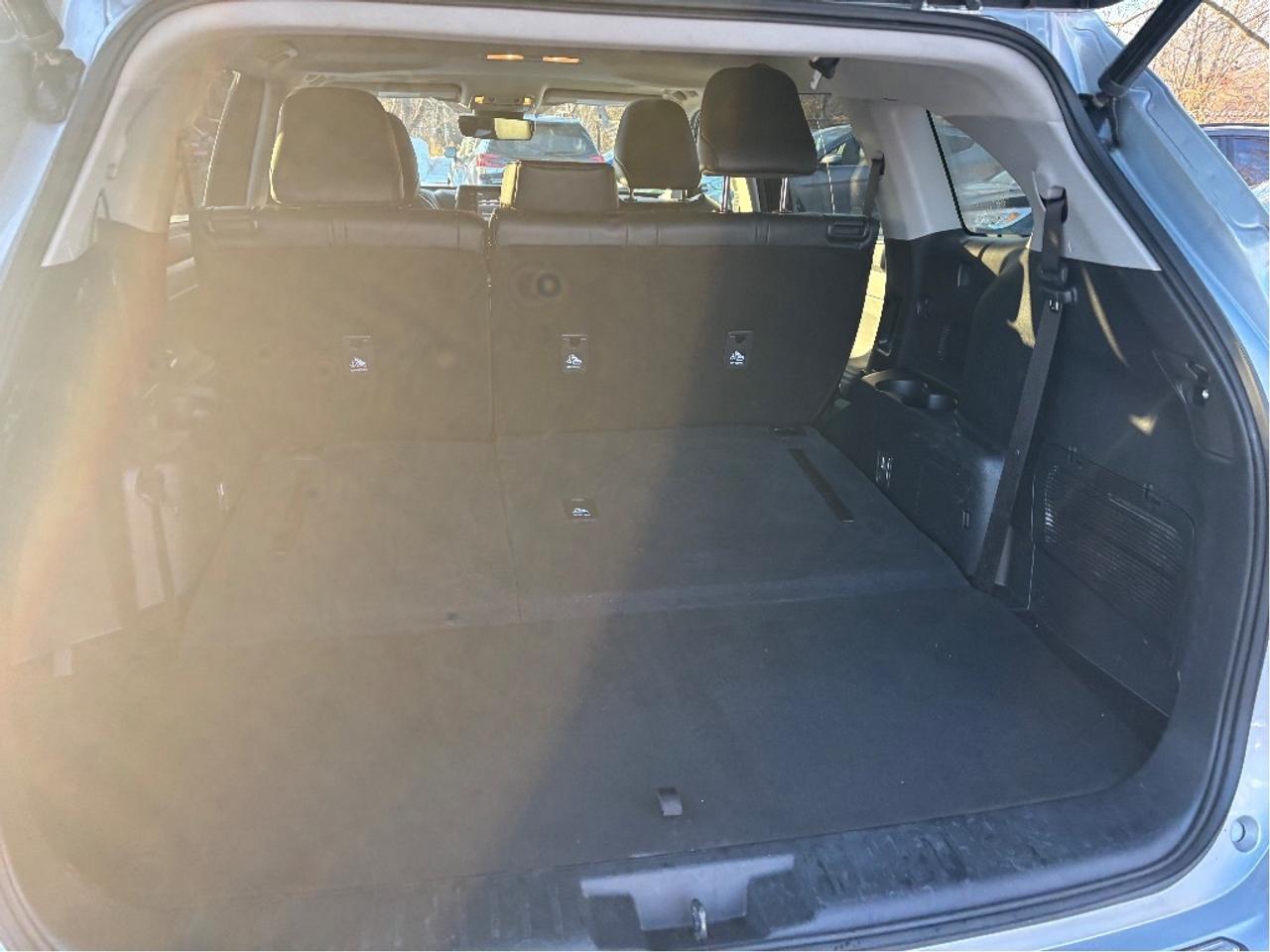 2022 Toyota Highlander XLE PREMIUM AWD 8 PASS LEATHER ROOF ONE OWNER Photo