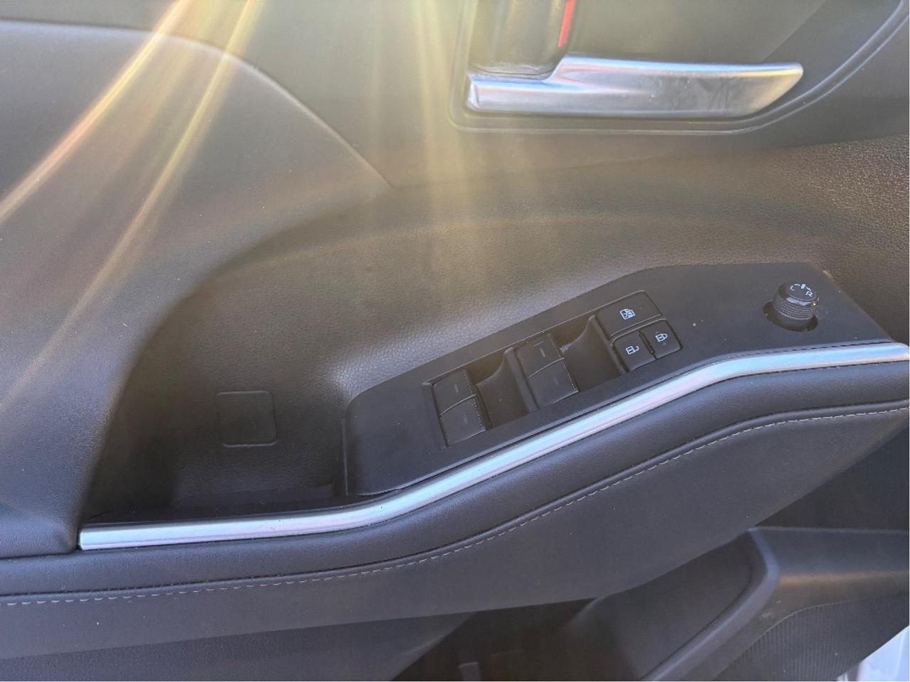 2022 Toyota Highlander XLE PREMIUM AWD 8 PASS LEATHER ROOF ONE OWNER Photo