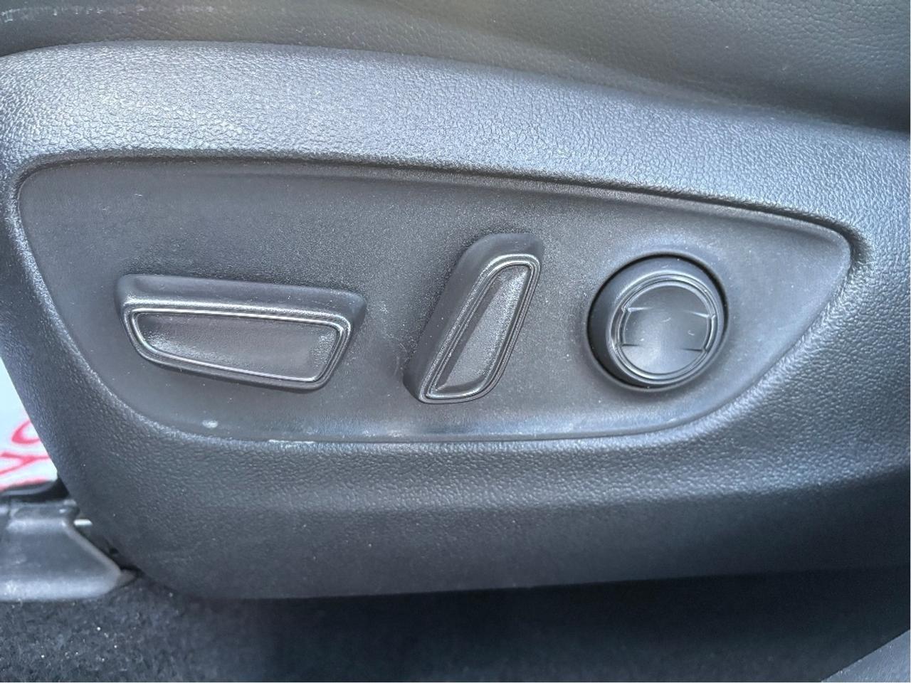 2022 Toyota Highlander XLE PREMIUM AWD 8 PASS LEATHER ROOF ONE OWNER Photo