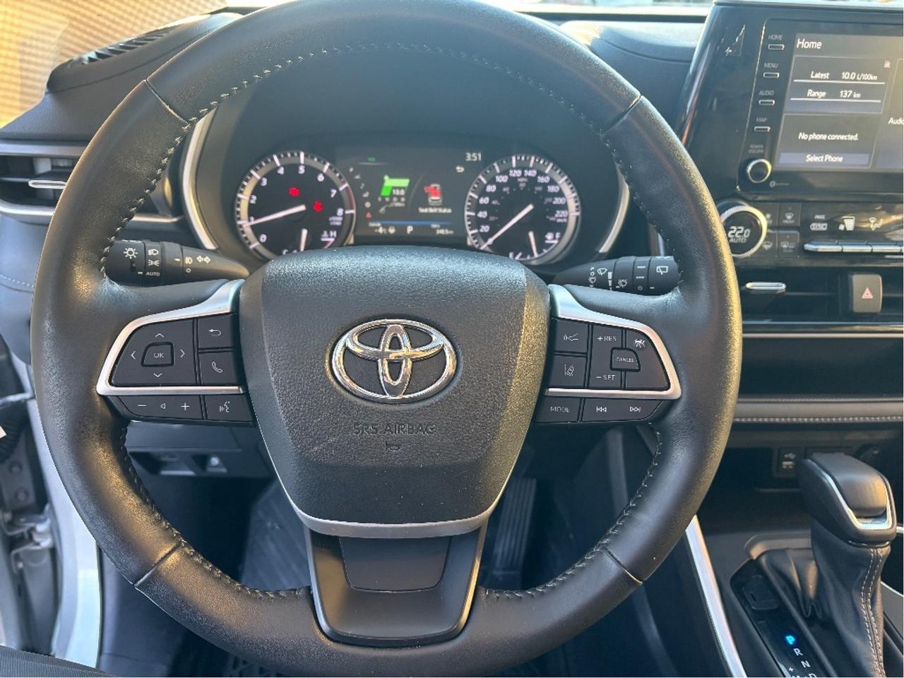 2022 Toyota Highlander XLE PREMIUM AWD 8 PASS LEATHER ROOF ONE OWNER Photo