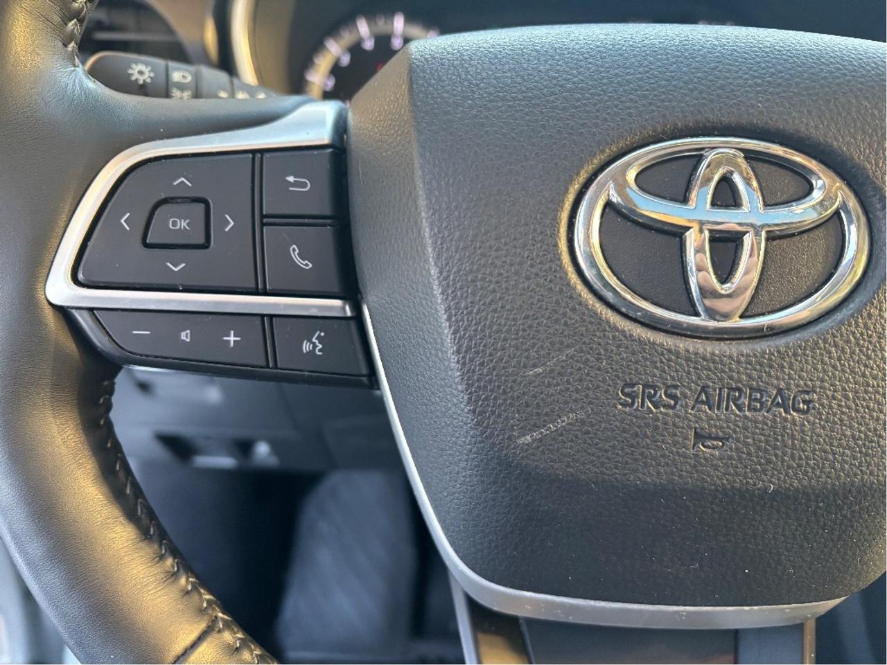 2022 Toyota Highlander XLE PREMIUM AWD 8 PASS LEATHER ROOF ONE OWNER Photo