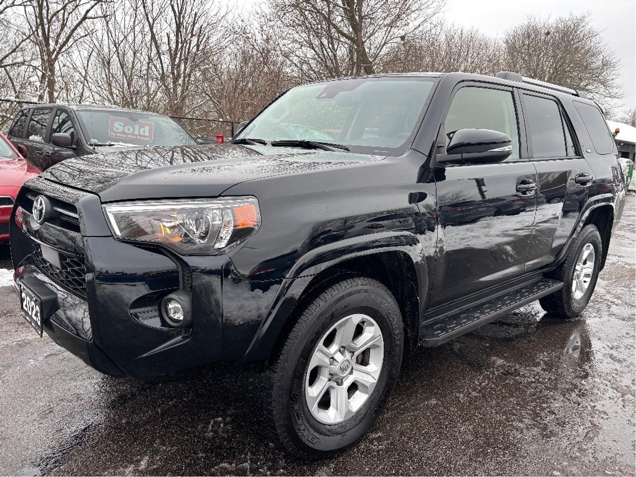 2023 Toyota 4Runner SR5 7 PASS LEATHER ROOF ONE OWNER CLEAN Photo