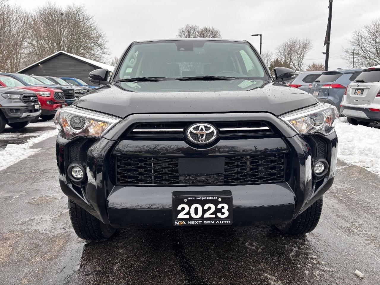 2023 Toyota 4Runner SR5 7 PASS LEATHER ROOF ONE OWNER CLEAN Photo2