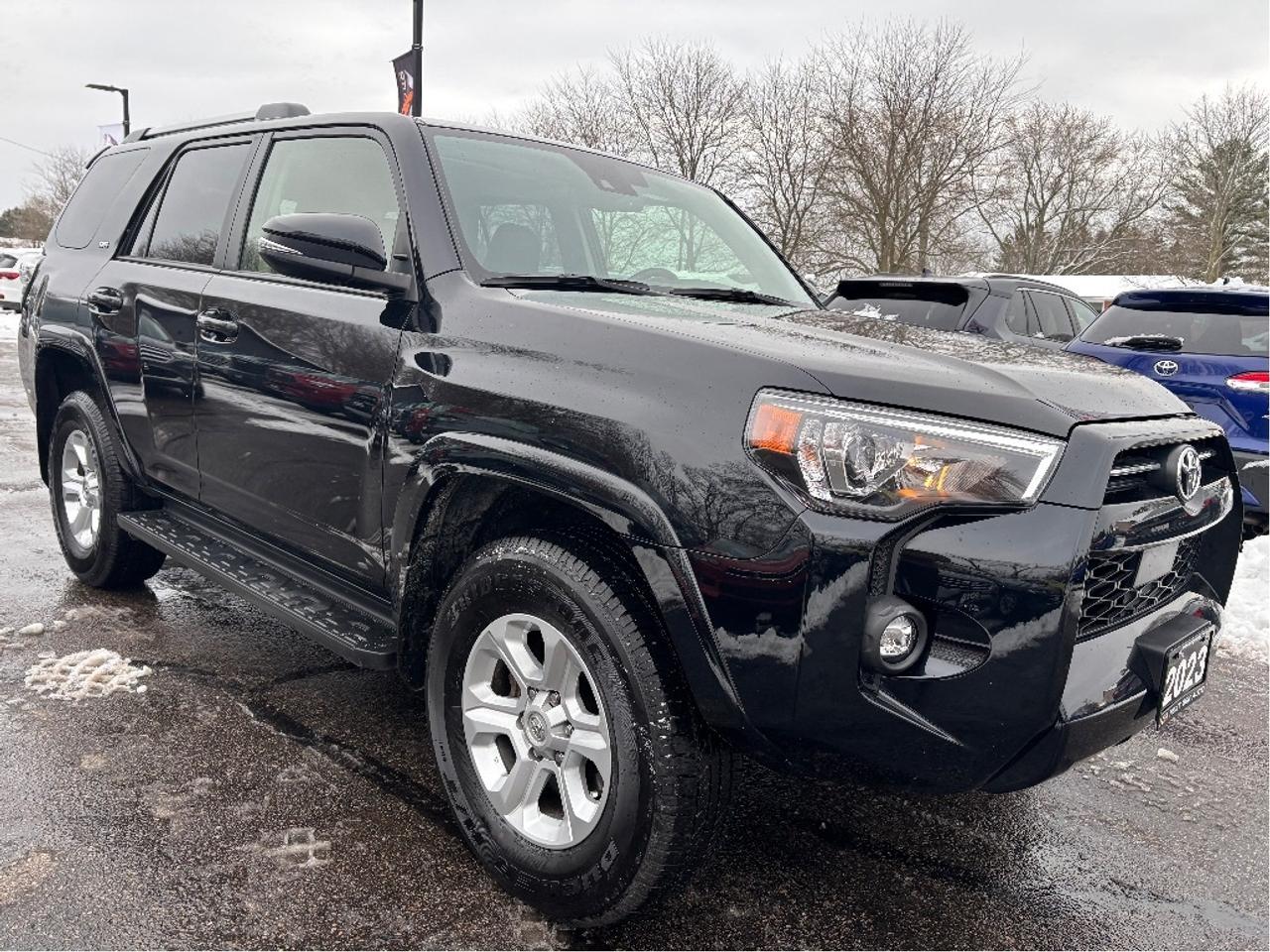 2023 Toyota 4Runner SR5 7 PASS LEATHER ROOF ONE OWNER CLEAN Photo