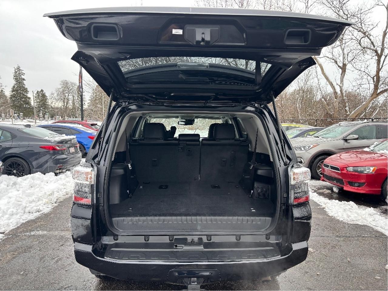 2023 Toyota 4Runner SR5 7 PASS LEATHER ROOF ONE OWNER CLEAN Photo