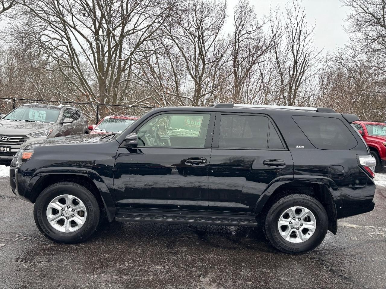 2023 Toyota 4Runner SR5 7 PASS LEATHER ROOF ONE OWNER CLEAN Photo