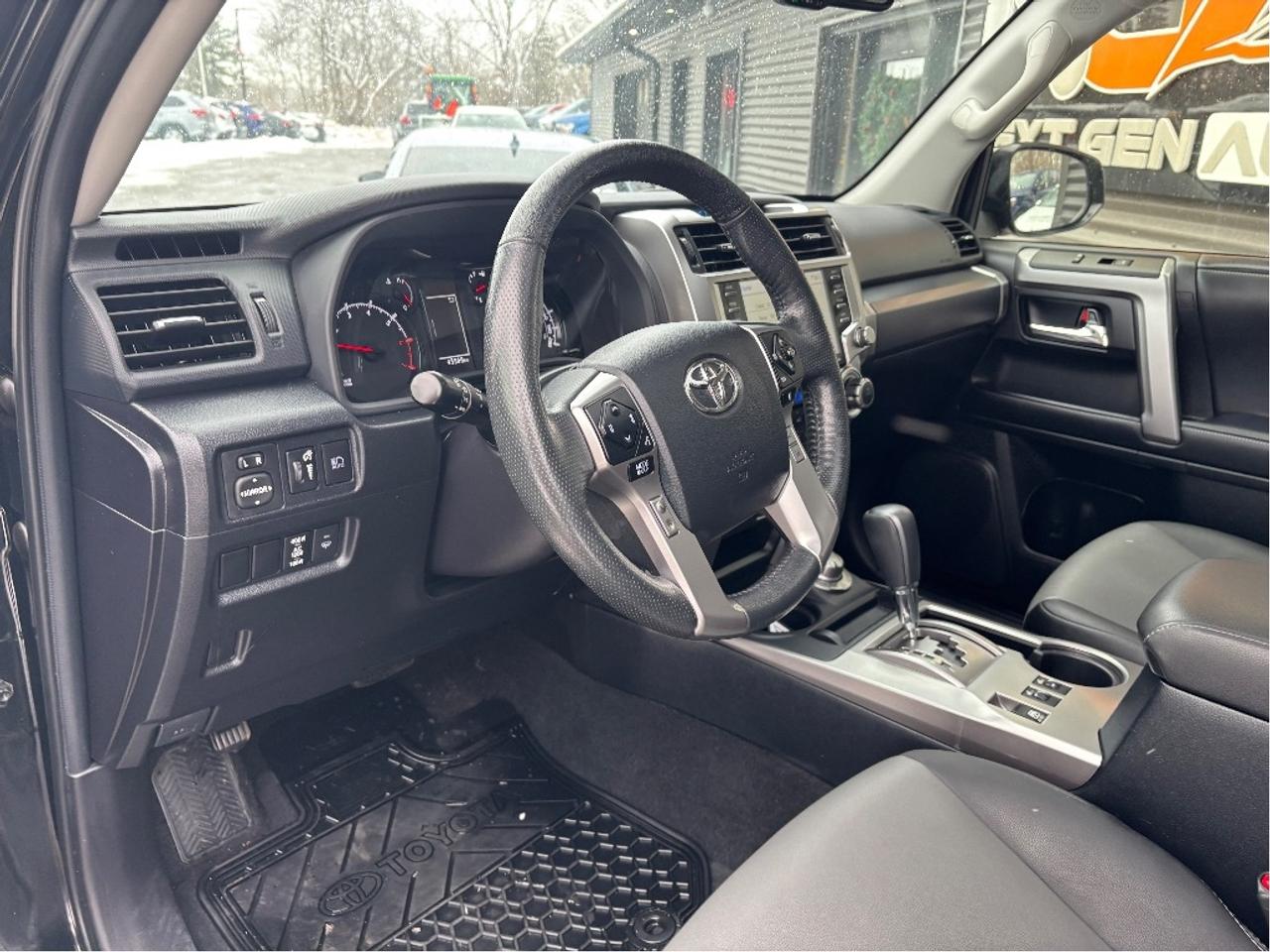 2023 Toyota 4Runner SR5 7 PASS LEATHER ROOF ONE OWNER CLEAN Photo