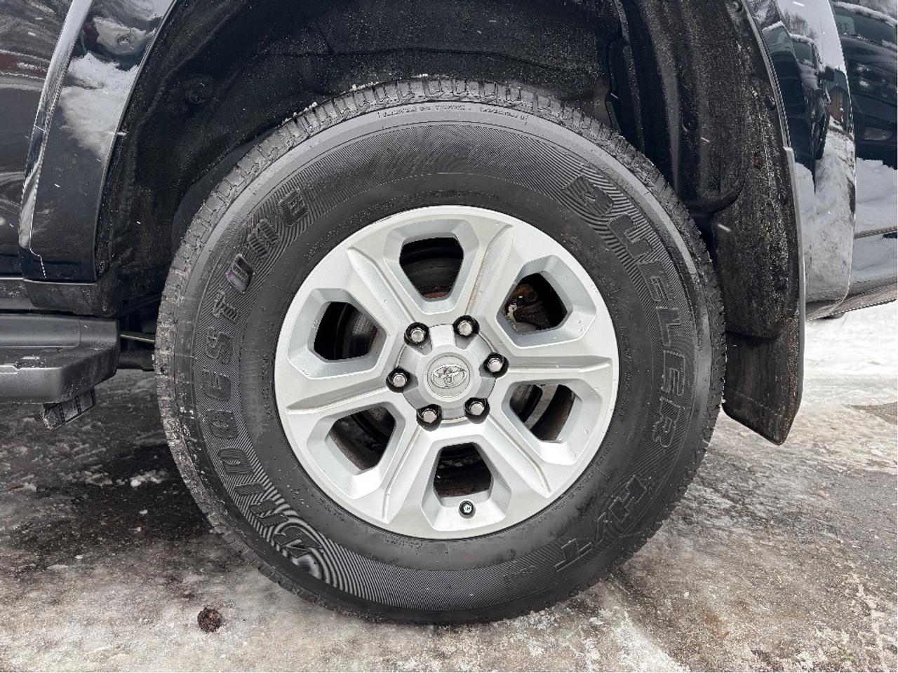 2023 Toyota 4Runner SR5 7 PASS LEATHER ROOF ONE OWNER CLEAN Photo