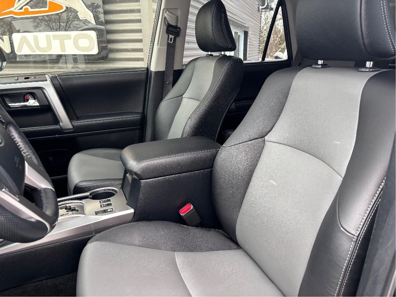 2023 Toyota 4Runner SR5 7 PASS LEATHER ROOF ONE OWNER CLEAN Photo