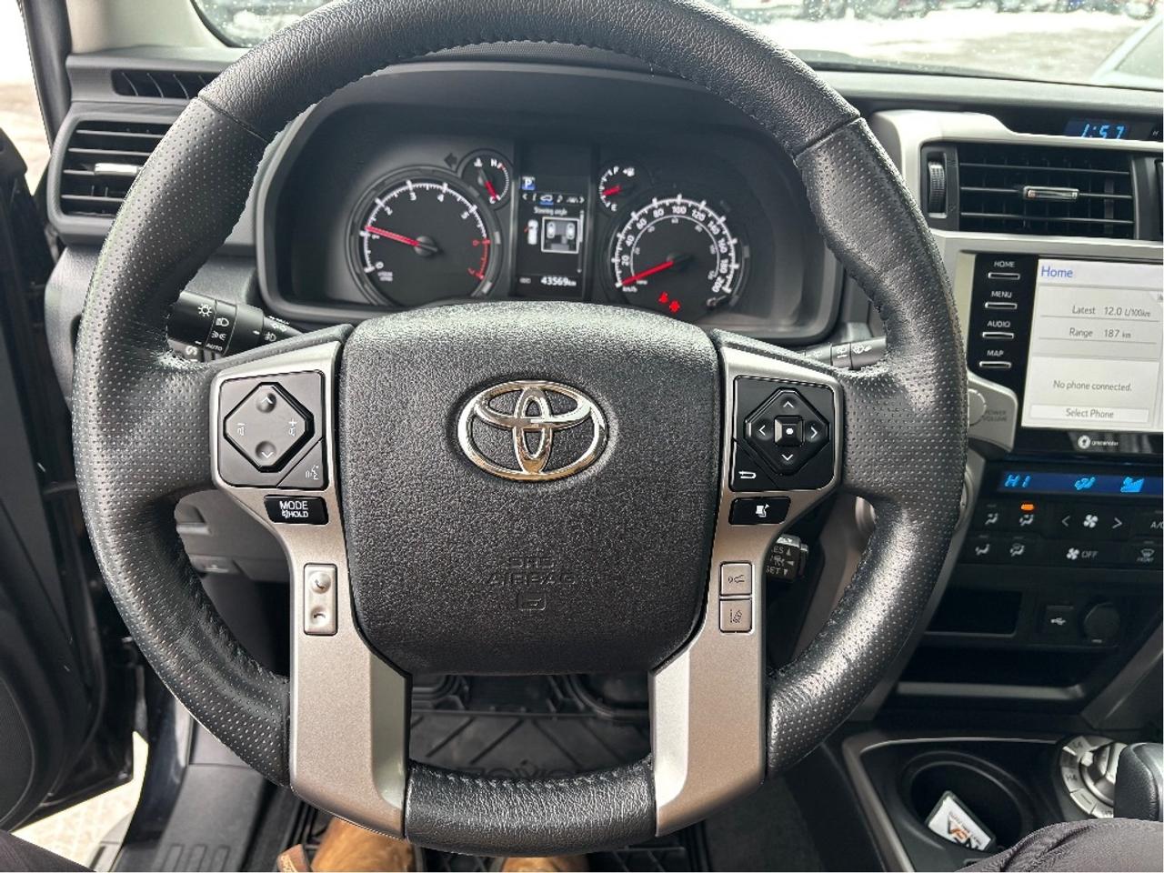 2023 Toyota 4Runner SR5 7 PASS LEATHER ROOF ONE OWNER CLEAN Photo