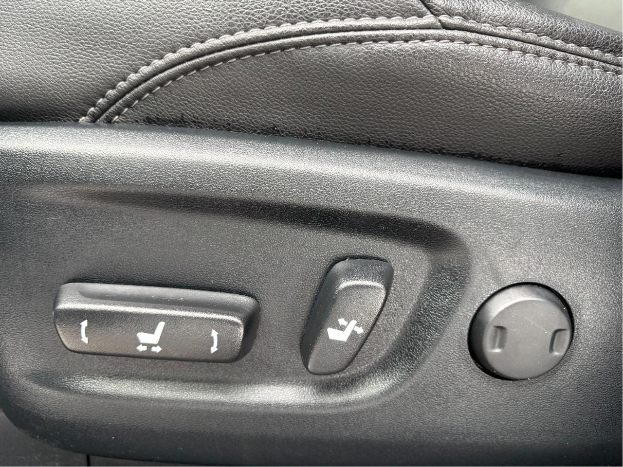 2023 Toyota 4Runner SR5 7 PASS LEATHER ROOF ONE OWNER CLEAN Photo